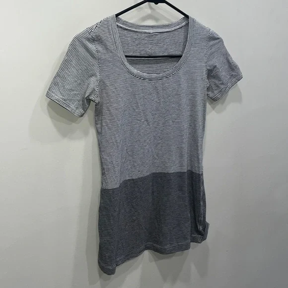 Lululemon size 4  shirt - Picture 3 of 5